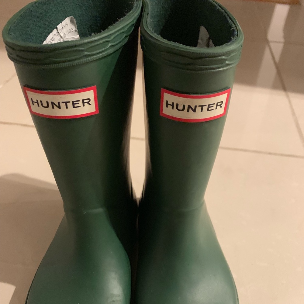 Toddler HUNTER RAIN BOOTS SIZE US 9.  Green in box